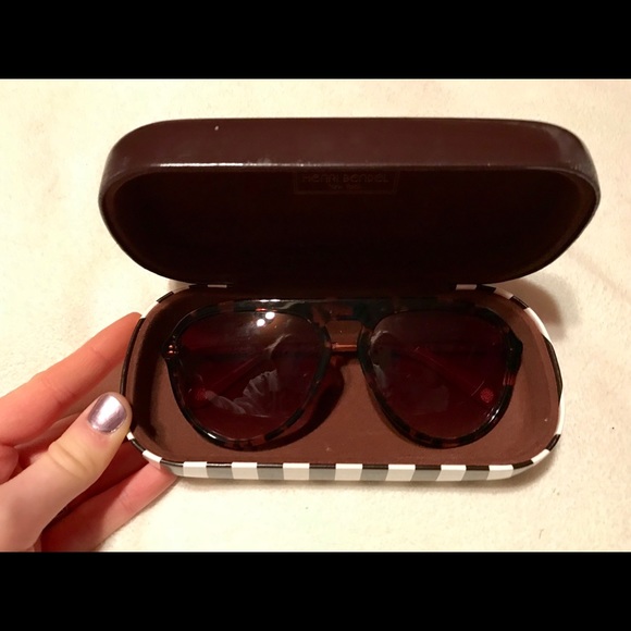 Henri Bendel Aviator Sunglasses - Picture 3 of 5